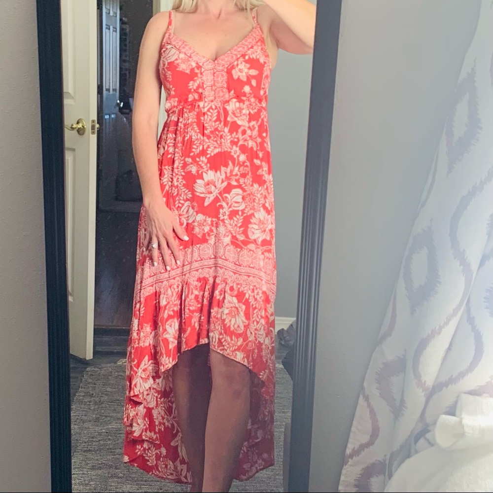 NWOT Angie, Red and white with a beautiful Pattern Hi/low Midi dress